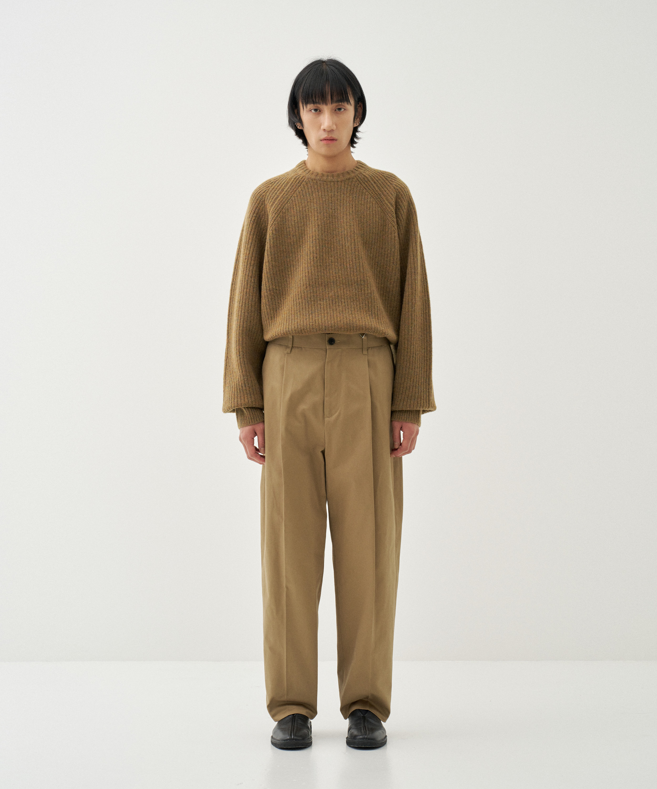One Tuck Chino Trousers (Camel)